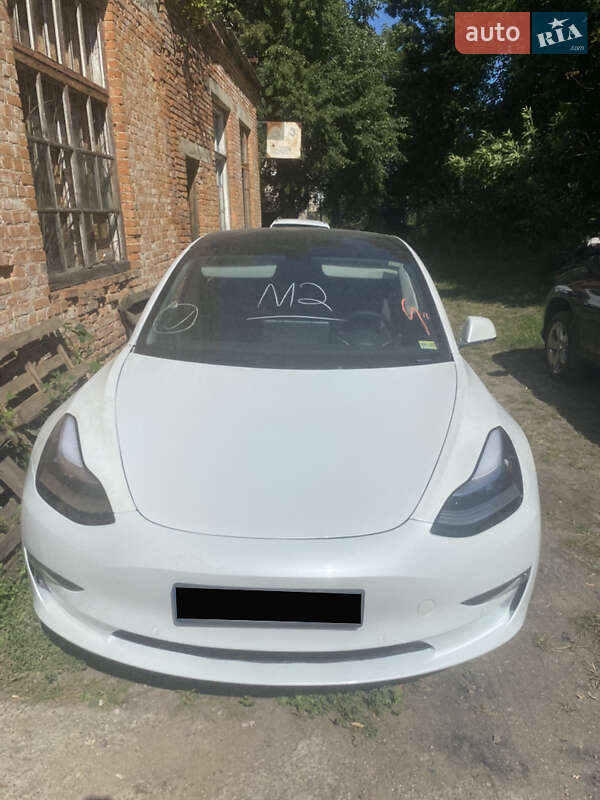 Седан Tesla Model 3 2020 в 