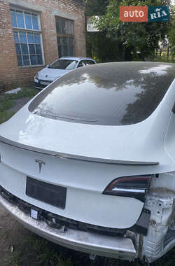 Седан Tesla Model 3 2020 в 
