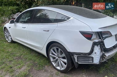Седан Tesla Model 3 2020 в 