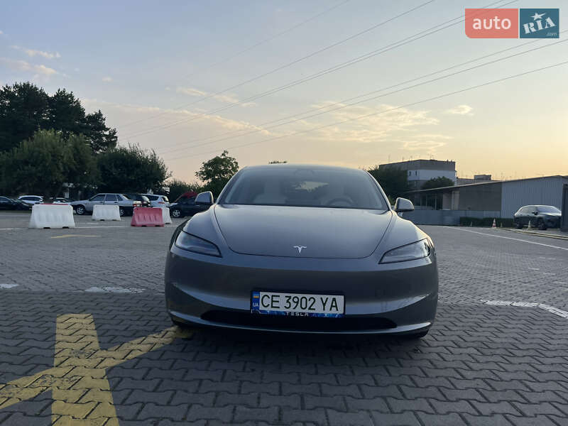Tesla Model 3 2024