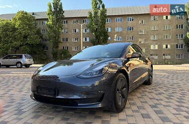 Седан Tesla Model 3 2023 в 