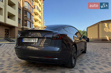 Седан Tesla Model 3 2023 в 