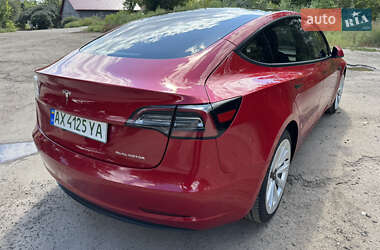 Седан Tesla Model 3 2022 в 