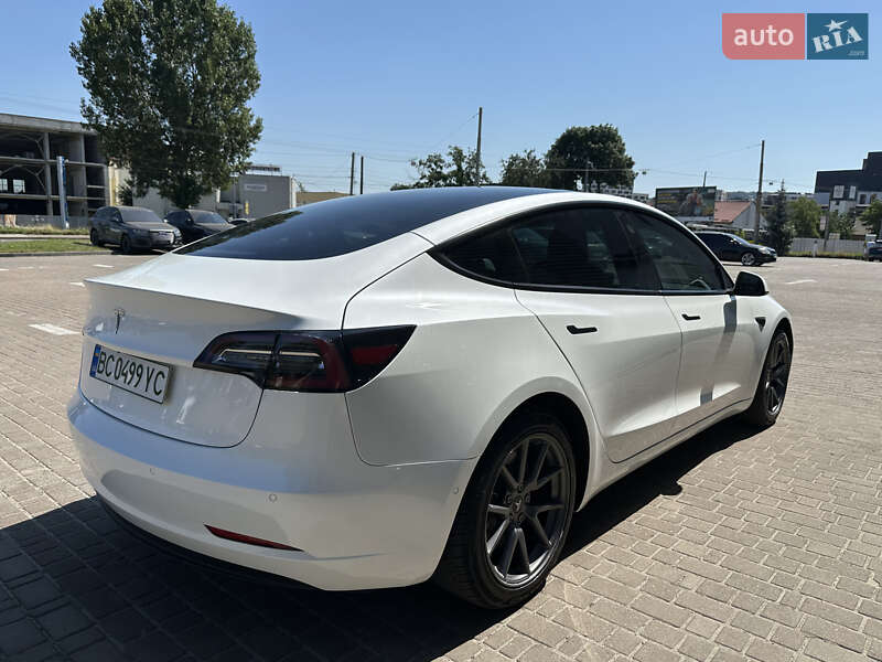Седан Tesla Model 3 2022 в Львові