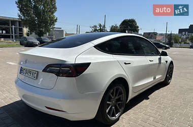 Седан Tesla Model 3 2022 в 