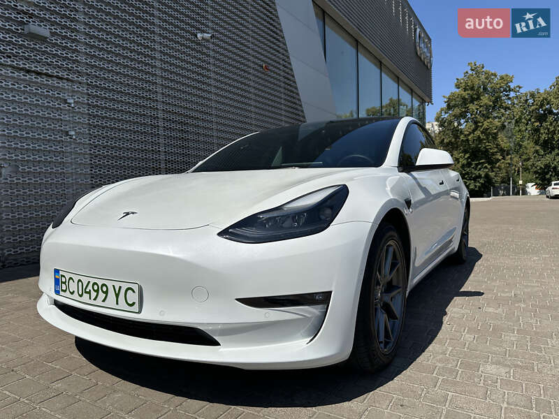 Tesla Model 3 2022