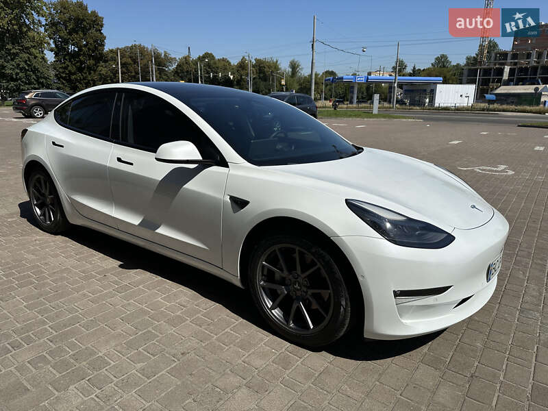 Седан Tesla Model 3 2022 в Львові