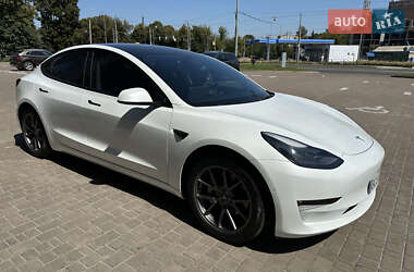 Седан Tesla Model 3 2022 в 