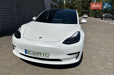 Седан Tesla Model 3 2022 в 