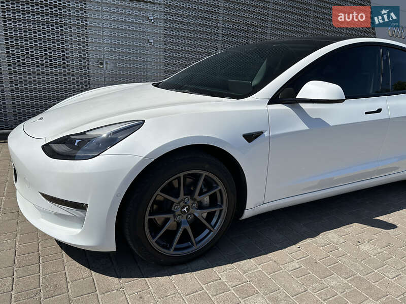 Седан Tesla Model 3 2022 в Львові