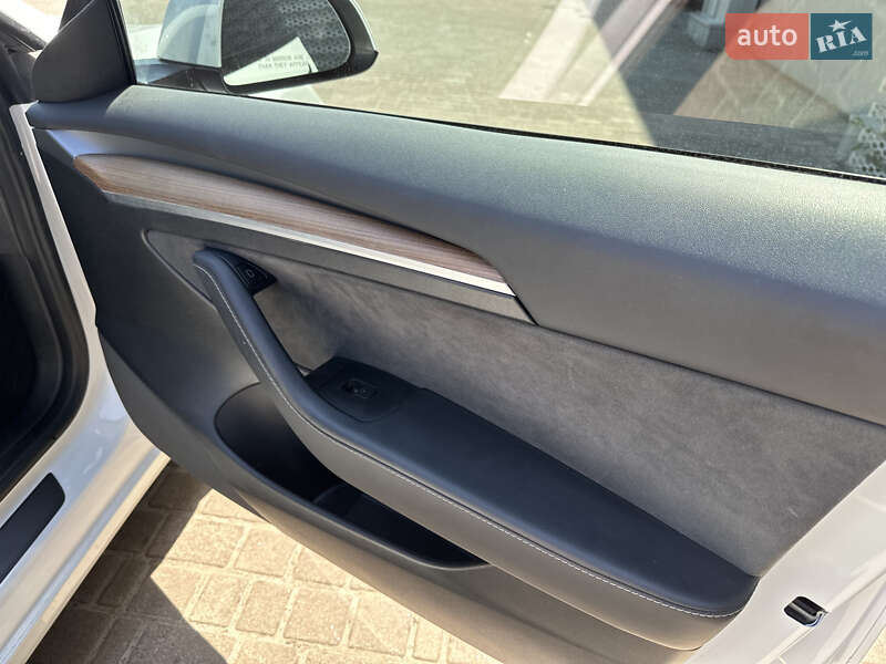 Седан Tesla Model 3 2022 в Львові