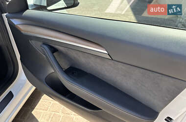 Седан Tesla Model 3 2022 в 