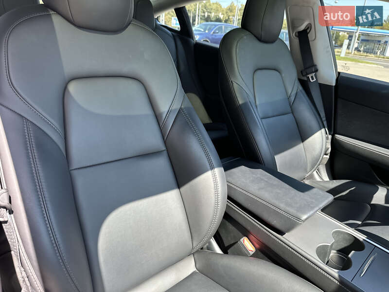 Седан Tesla Model 3 2022 в Львові
