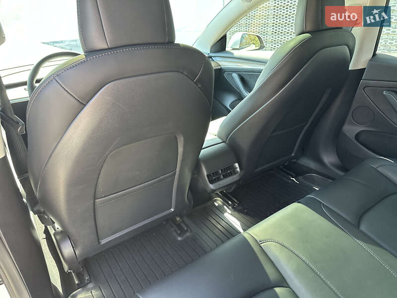Седан Tesla Model 3 2022 в Львові