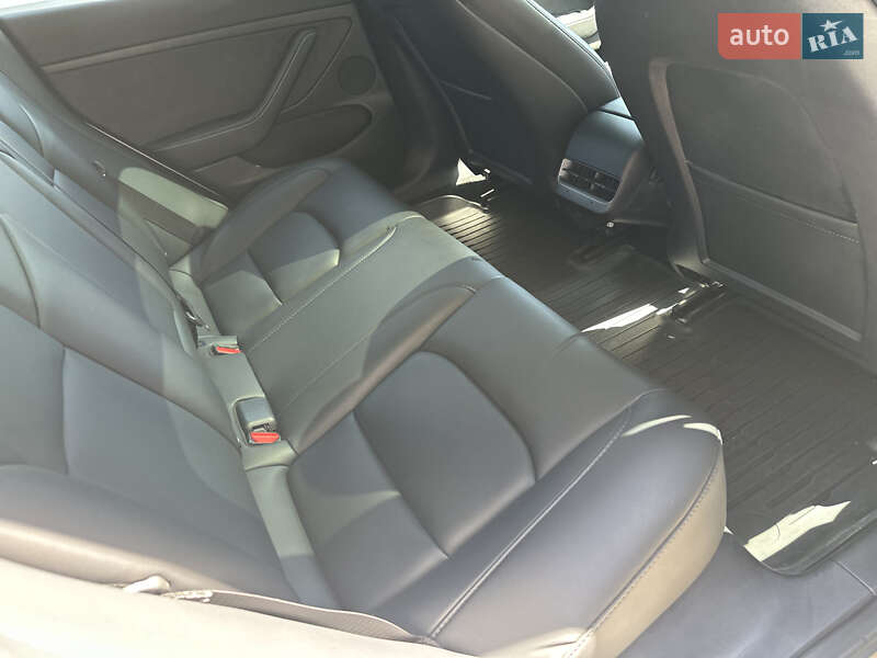 Седан Tesla Model 3 2022 в Львові