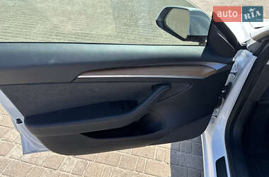 Седан Tesla Model 3 2022 в 