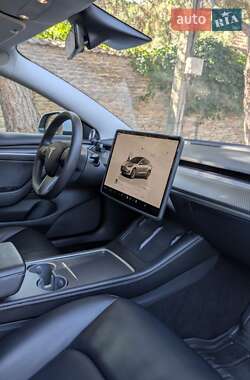 Седан Tesla Model 3 2022 в 