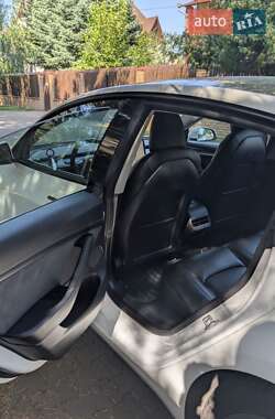 Седан Tesla Model 3 2022 в 