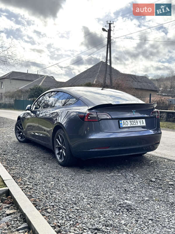 Седан Tesla Model 3 2022 в Ужгороді