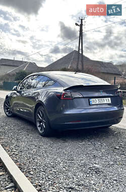 Седан Tesla Model 3 2022 в 