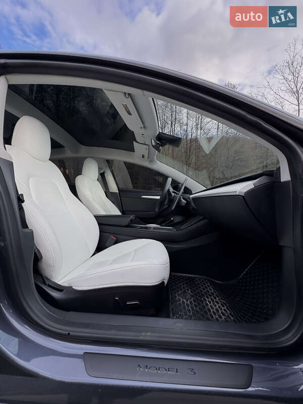 Седан Tesla Model 3 2022 в Ужгороді