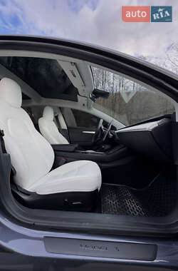 Седан Tesla Model 3 2022 в 