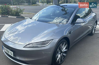Седан Tesla Model 3 2024 в 