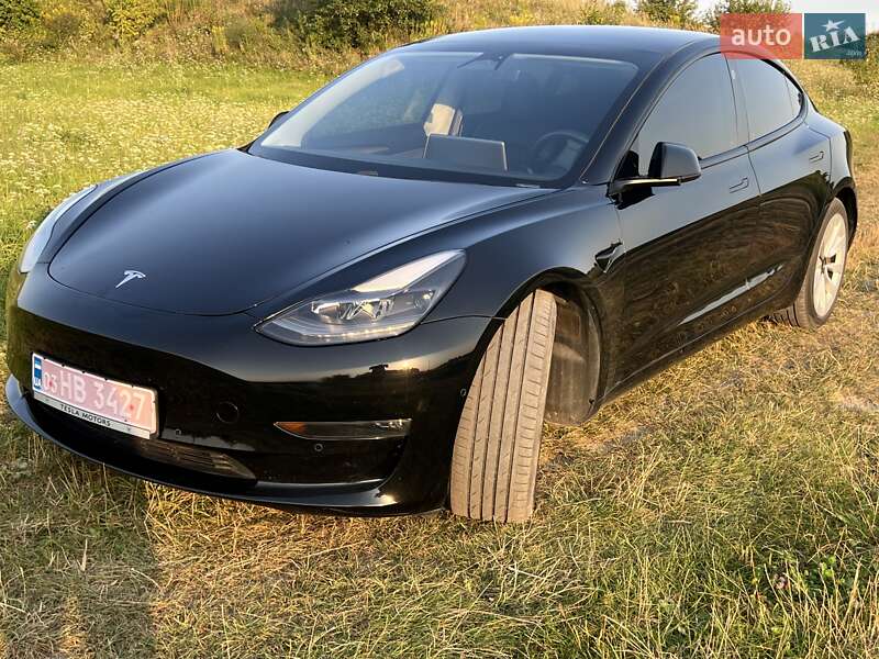 Седан Tesla Model 3 2021 в 