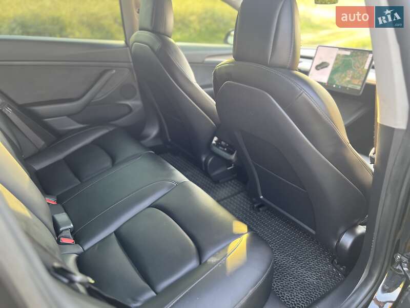 Седан Tesla Model 3 2021 в Луцке