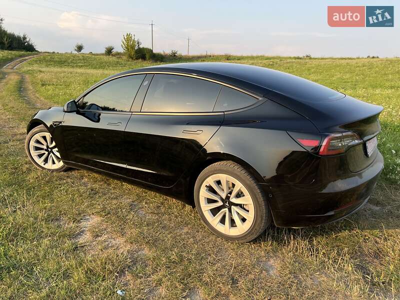 Седан Tesla Model 3 2021 в Луцке