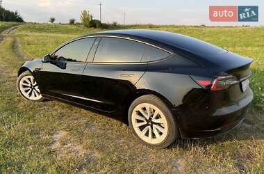 Седан Tesla Model 3 2021 в 