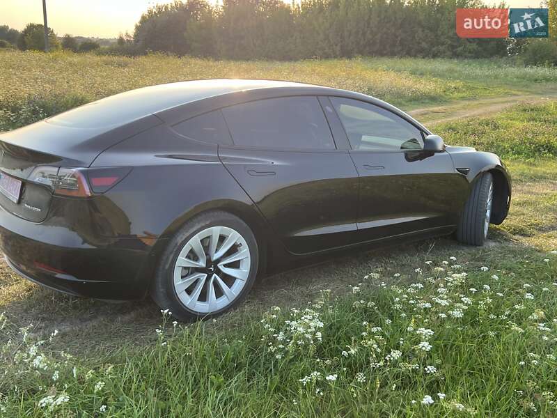 Седан Tesla Model 3 2021 в Луцке