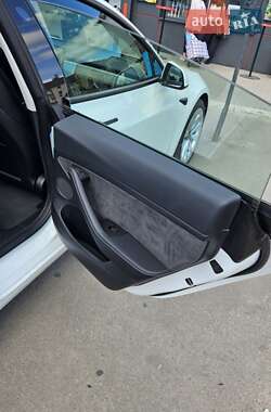 Седан Tesla Model 3 2023 в 