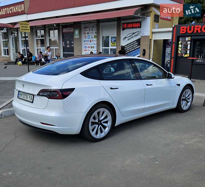 Седан Tesla Model 3 2023 в 