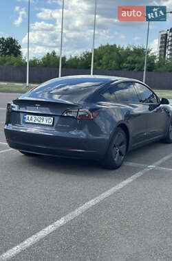 Седан Tesla Model 3 2021 в 