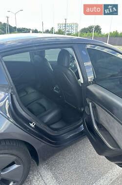 Седан Tesla Model 3 2021 в 