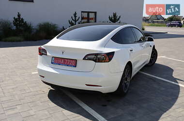 Седан Tesla Model 3 2021 в 