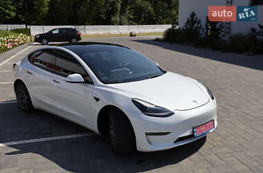 Седан Tesla Model 3 2021 в 