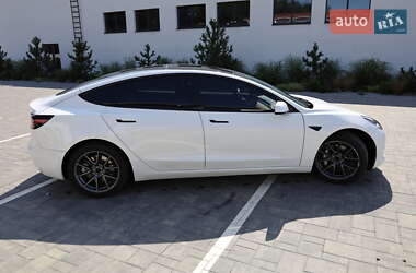 Седан Tesla Model 3 2021 в 