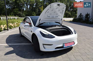 Седан Tesla Model 3 2021 в 