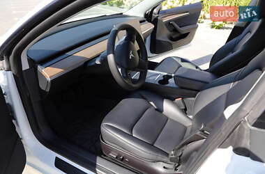Седан Tesla Model 3 2021 в 