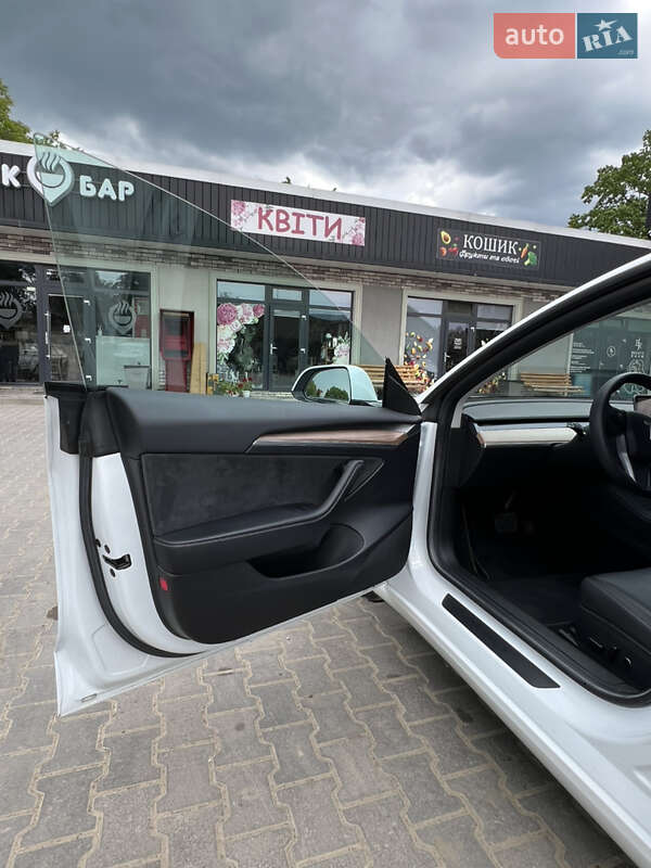 Седан Tesla Model 3 2022 в Чернівцях