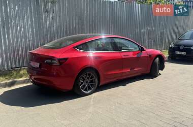 Седан Tesla Model 3 2021 в 