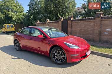 Седан Tesla Model 3 2021 в 