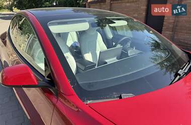 Седан Tesla Model 3 2021 в 