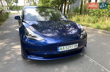 Седан Tesla Model 3 2021 в 