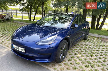 Седан Tesla Model 3 2021 в 