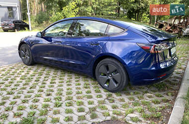Седан Tesla Model 3 2021 в 