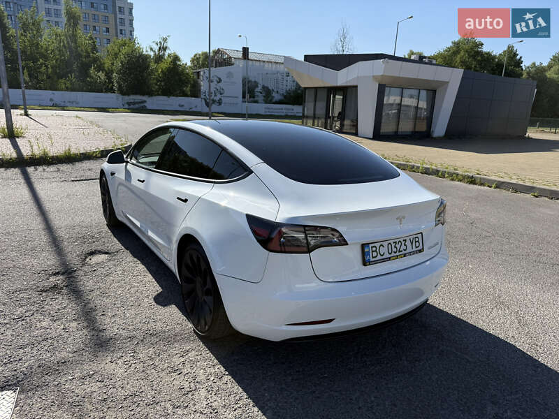 Седан Tesla Model 3 2021 в Львові
