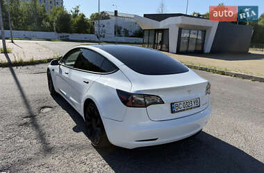 Седан Tesla Model 3 2021 в 